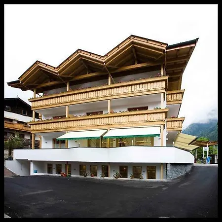 Pfandleralm Hotel 3*